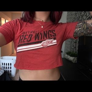 red wings crop tee!